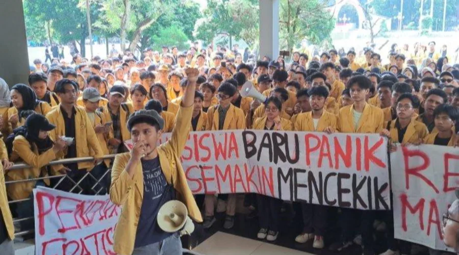 Mahasiswa Protes
