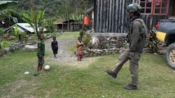 Di Antara Gemuruh Pegunungan Papua, Satgas Cartenz Tebar Kedamaian lewat Sepak Bola
